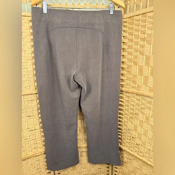 Lululemon Ribbed Softstreme Zip Leg High-Rise Crop Pant Size 14 Espresso - Picture 2 of 12